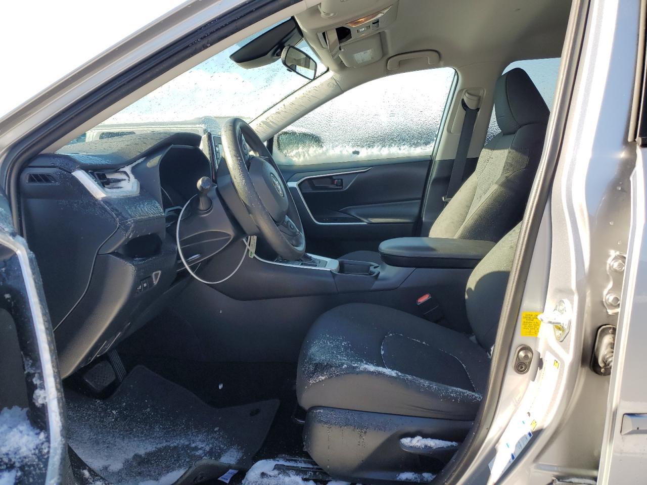 2021 TOYOTA RAV4 LE - Фото 7