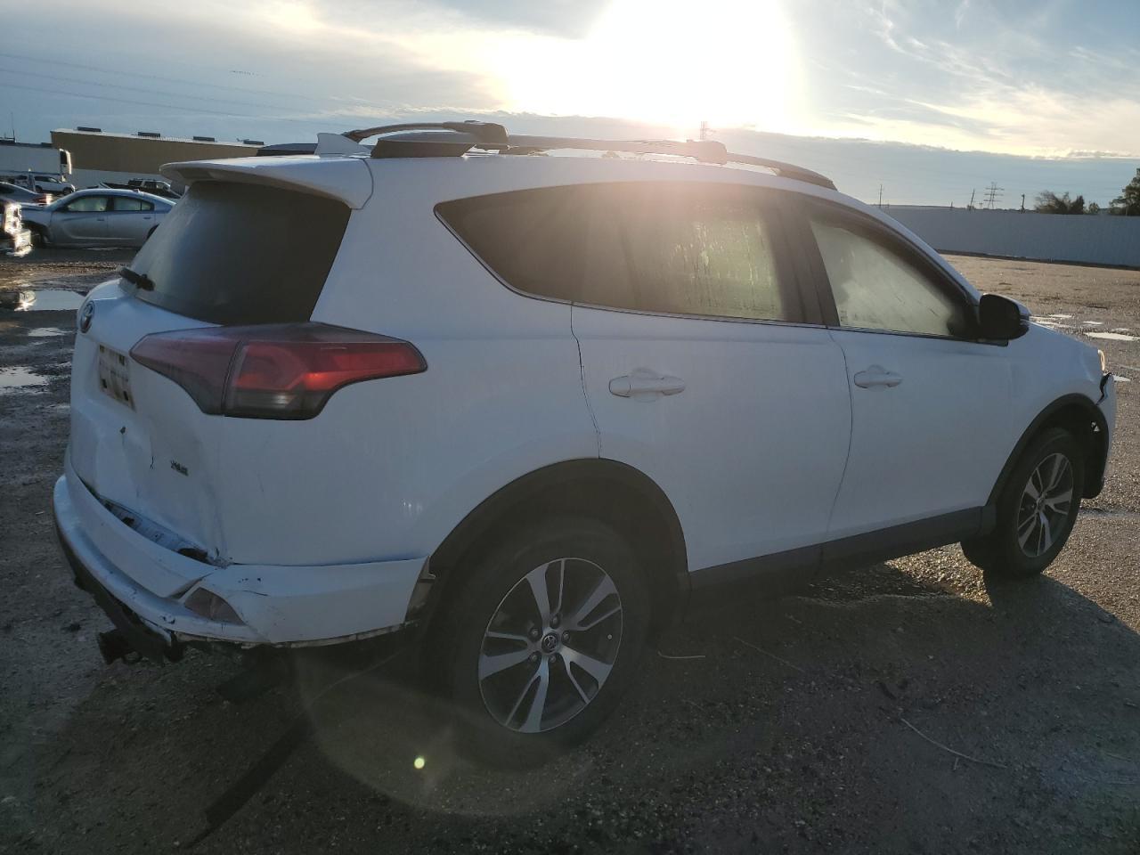 2017 TOYOTA RAV4 XLE - Image 3