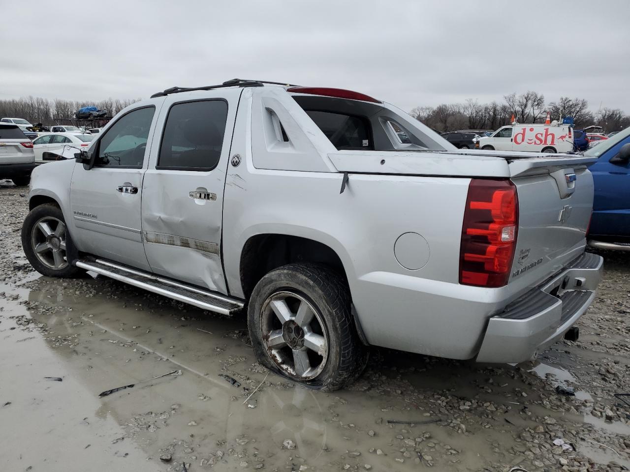 2013 CHEVROLET AVALANCHE - Фото 2
