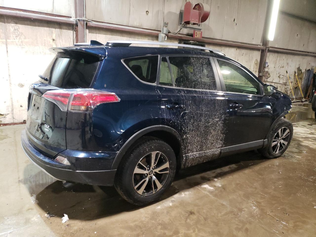 2017 TOYOTA RAV4 XLE - Фото 3