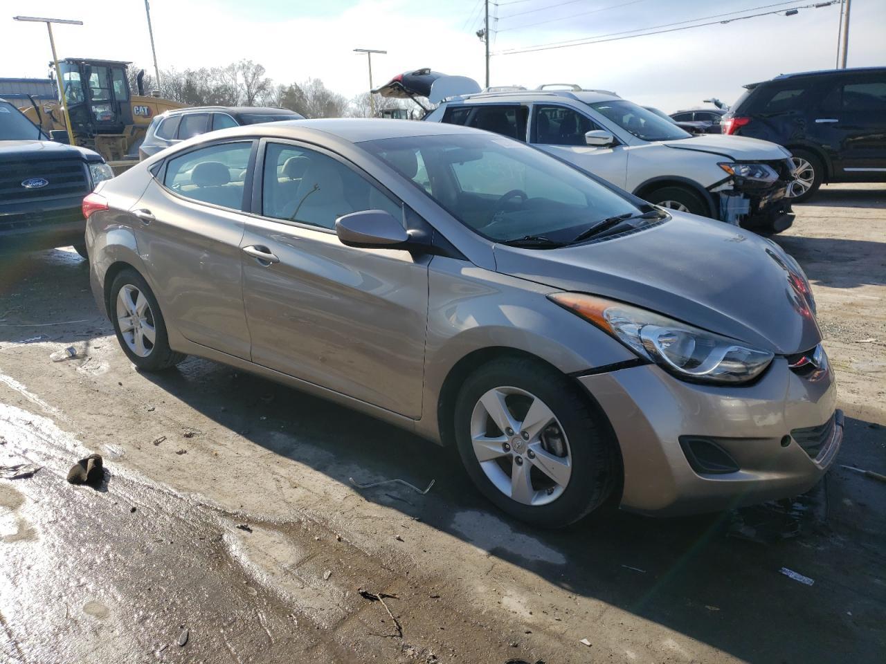 2013 HYUNDAI ELANTRA GL - Image 4