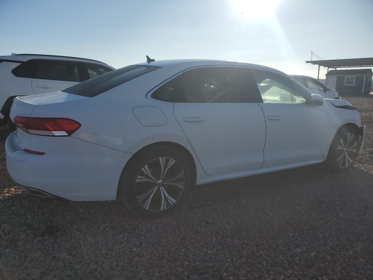 2022 VOLKSWAGEN PASSAT SE - Image 3