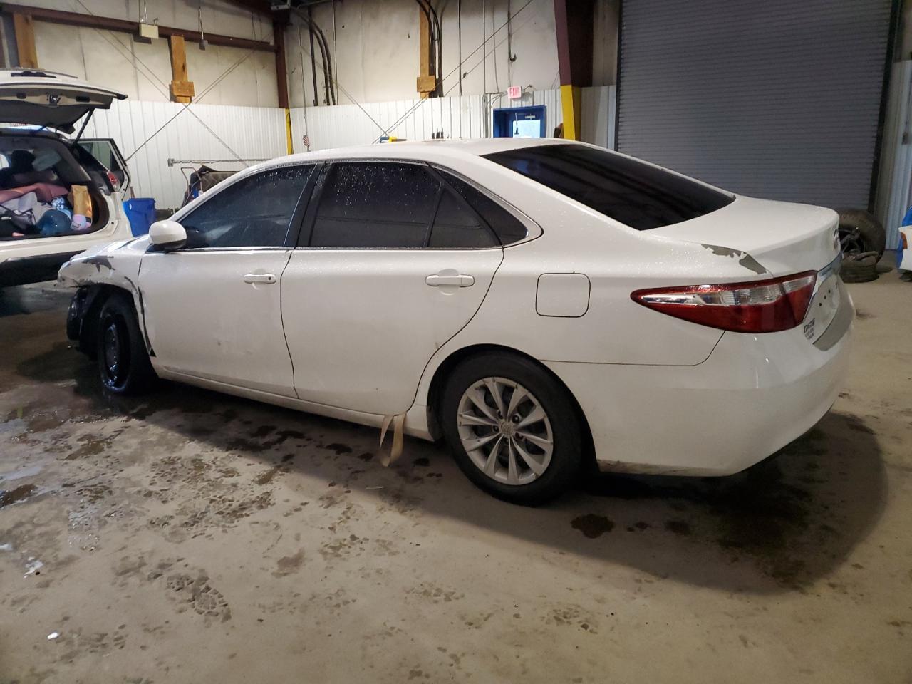 2015 TOYOTA CAMRY LE - Image 2