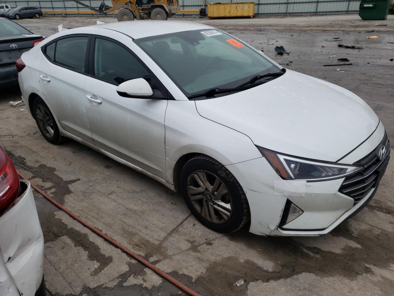 2019 HYUNDAI ELANTRA SE - Image 4