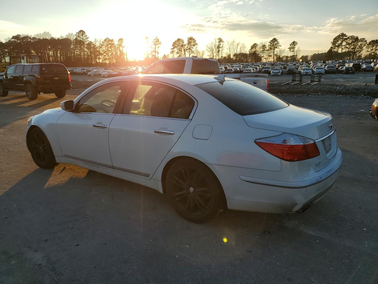 2011 HYUNDAI GENESIS 4. - Image 2