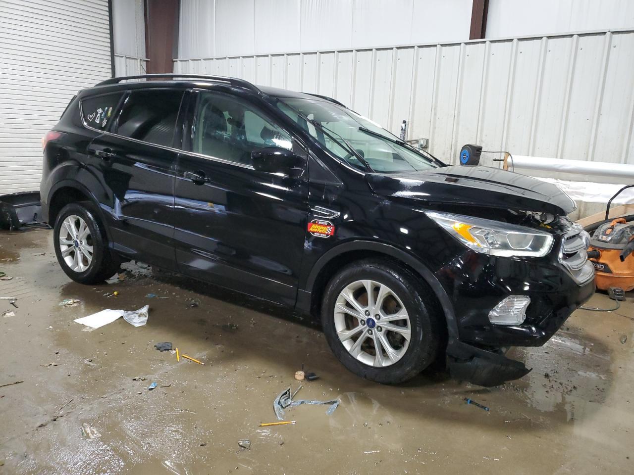2017 FORD ESCAPE SE - Image 4