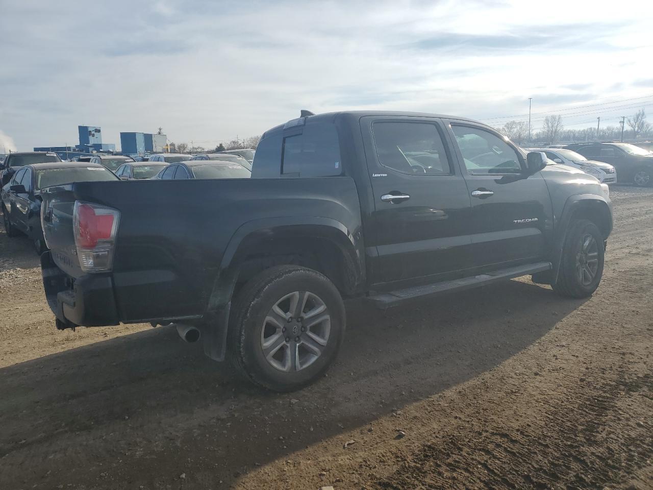 2017 TOYOTA TACOMA DOU - Фото 3
