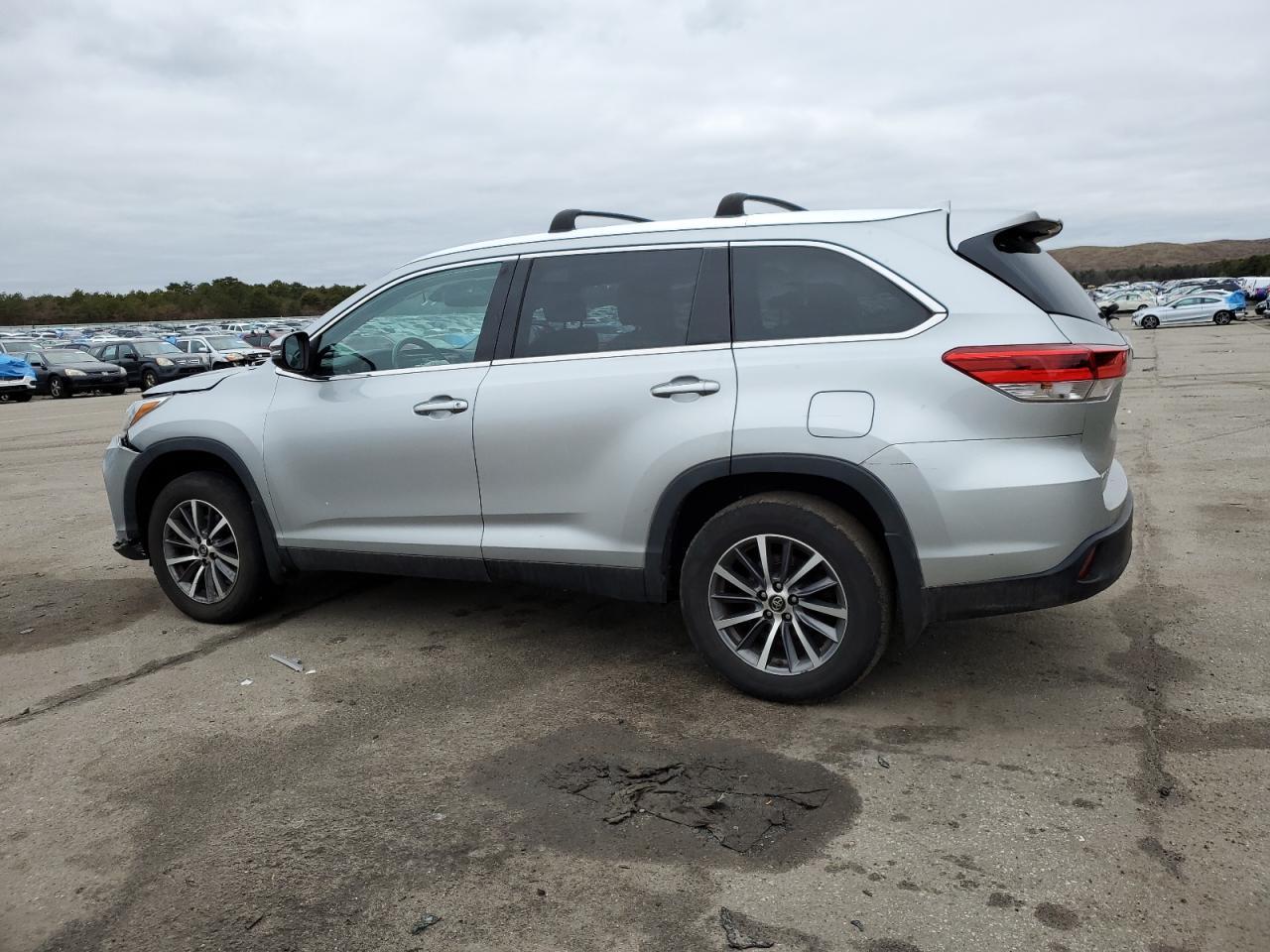 2019 TOYOTA HIGHLANDER - Image 2
