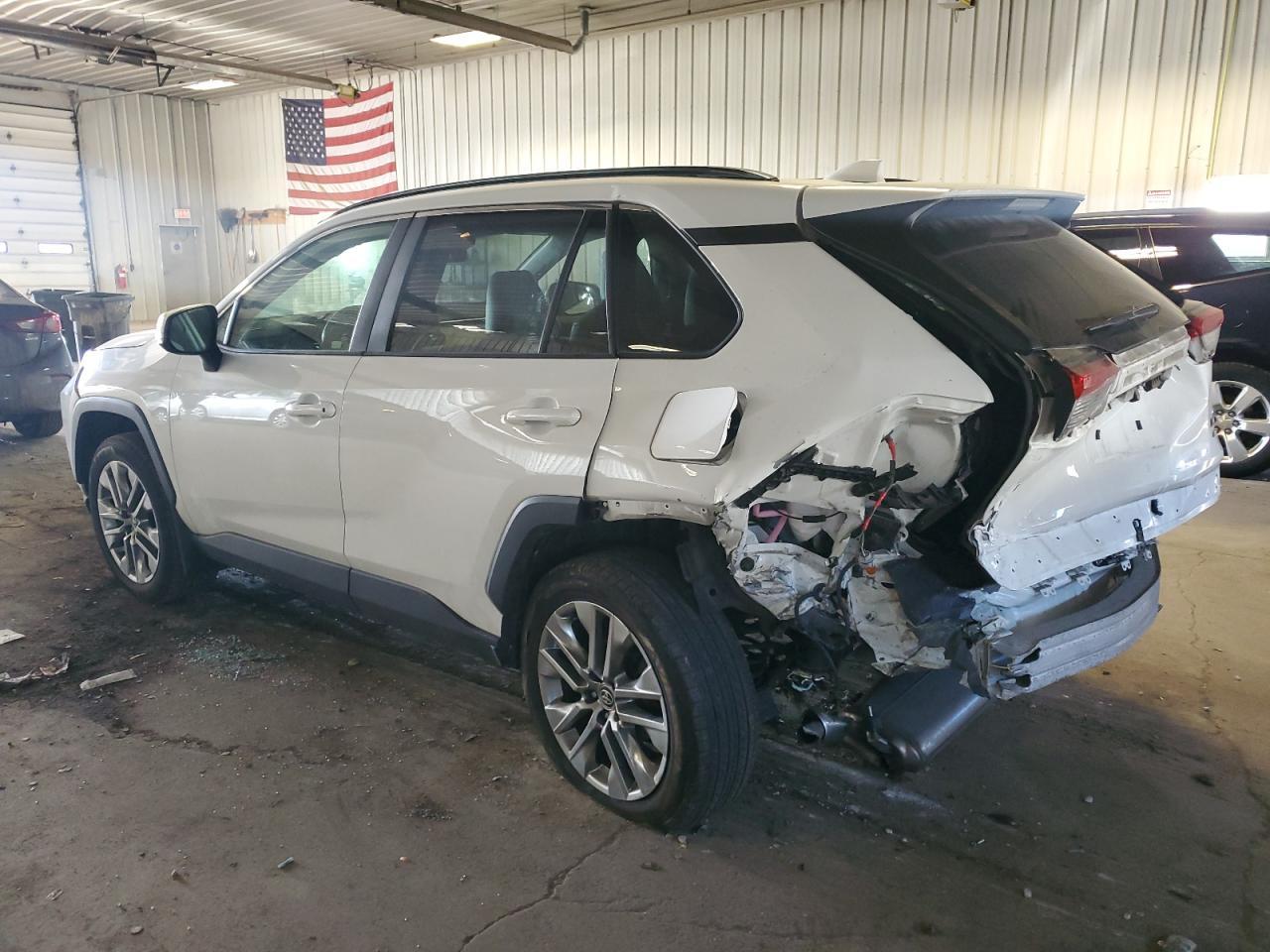 2020 TOYOTA RAV4 XLE P - Фото 2