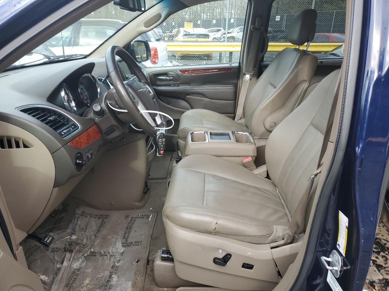 2014 CHRYSLER TOWN & COU - Фото 7