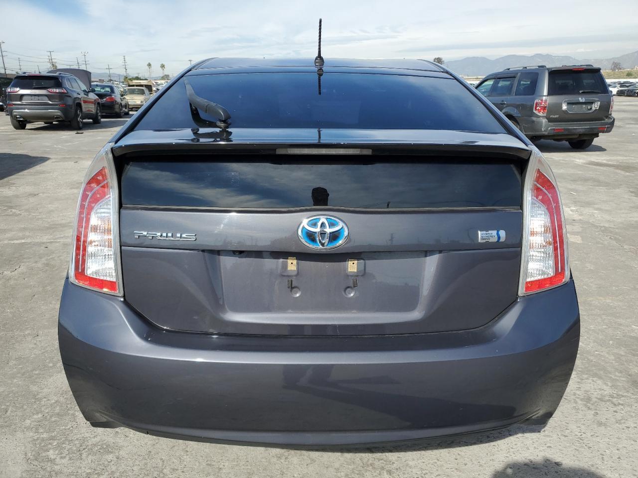 2015 TOYOTA PRIUS - Image 6