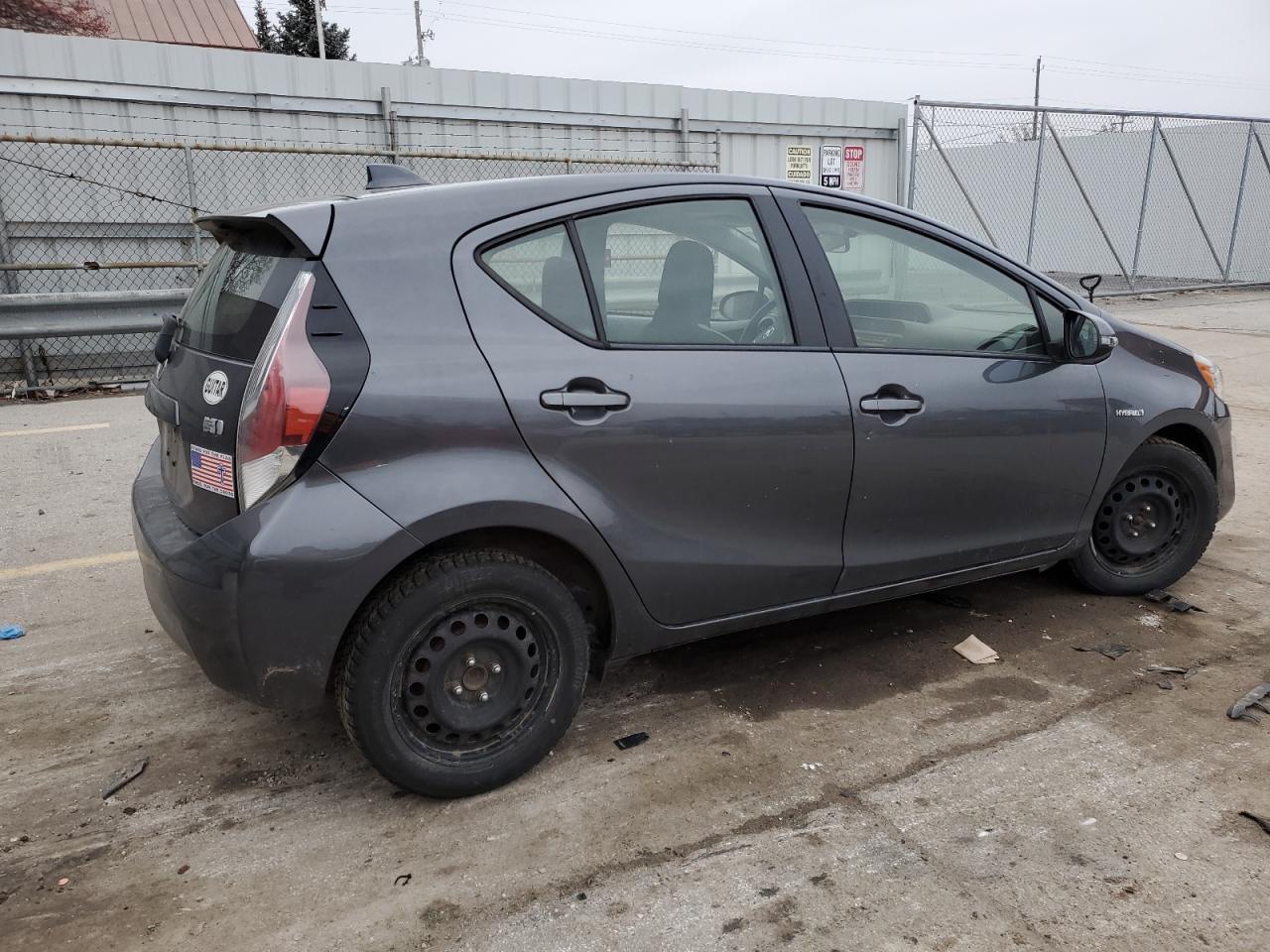 2015 TOYOTA PRIUS C - Image 3