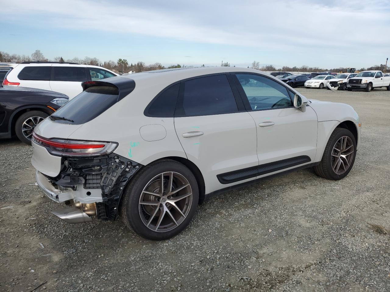 2023 PORSCHE MACAN BASE - Image 3
