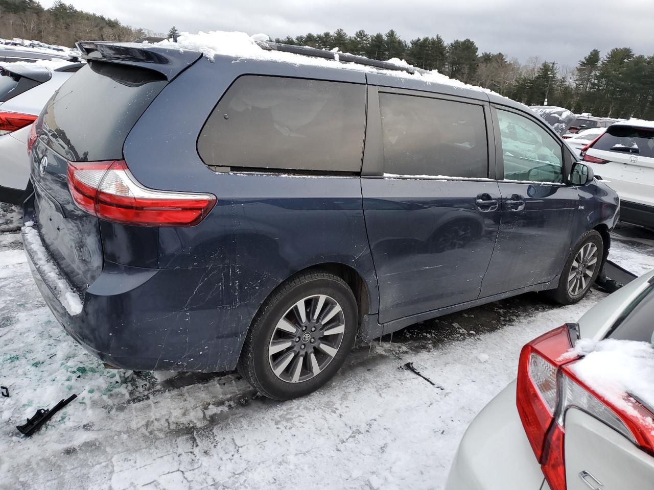 2019 TOYOTA SIENNA LE - Фото 3