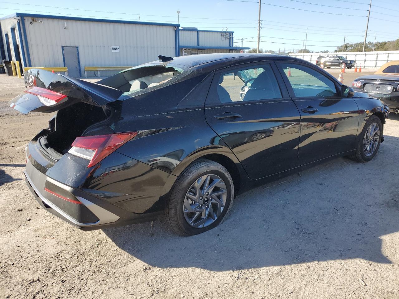 2024 HYUNDAI ELANTRA SE - Фото 3