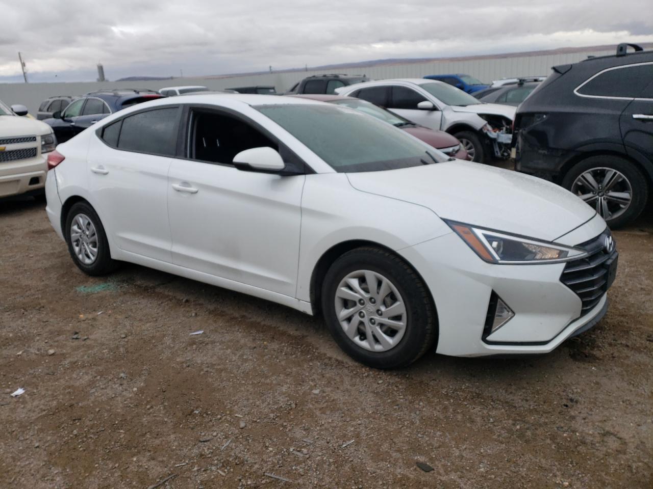 2019 HYUNDAI ELANTRA SE - Image 4