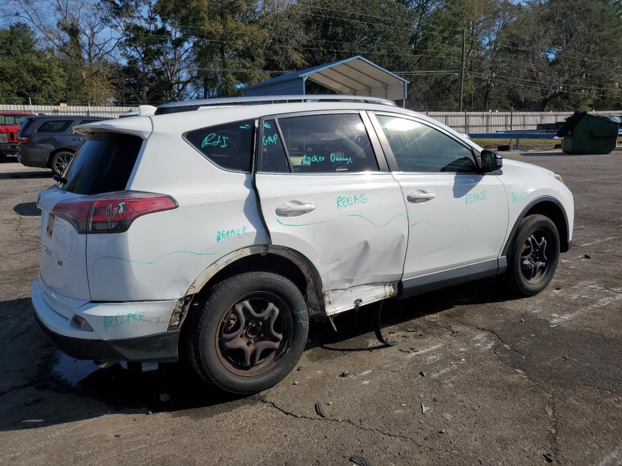 2018 TOYOTA RAV4 LE - Фото 3