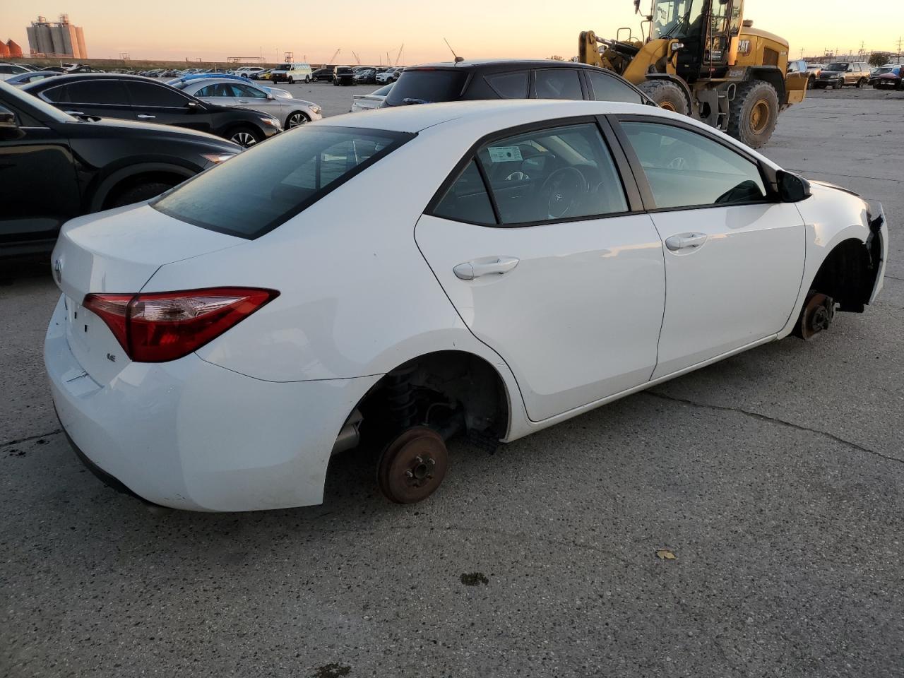 2019 TOYOTA COROLLA L - Фото 3