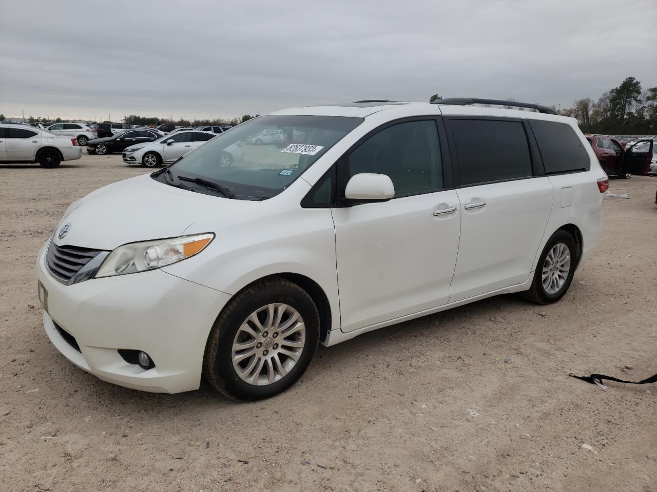 2016 TOYOTA SIENNA XLE car image