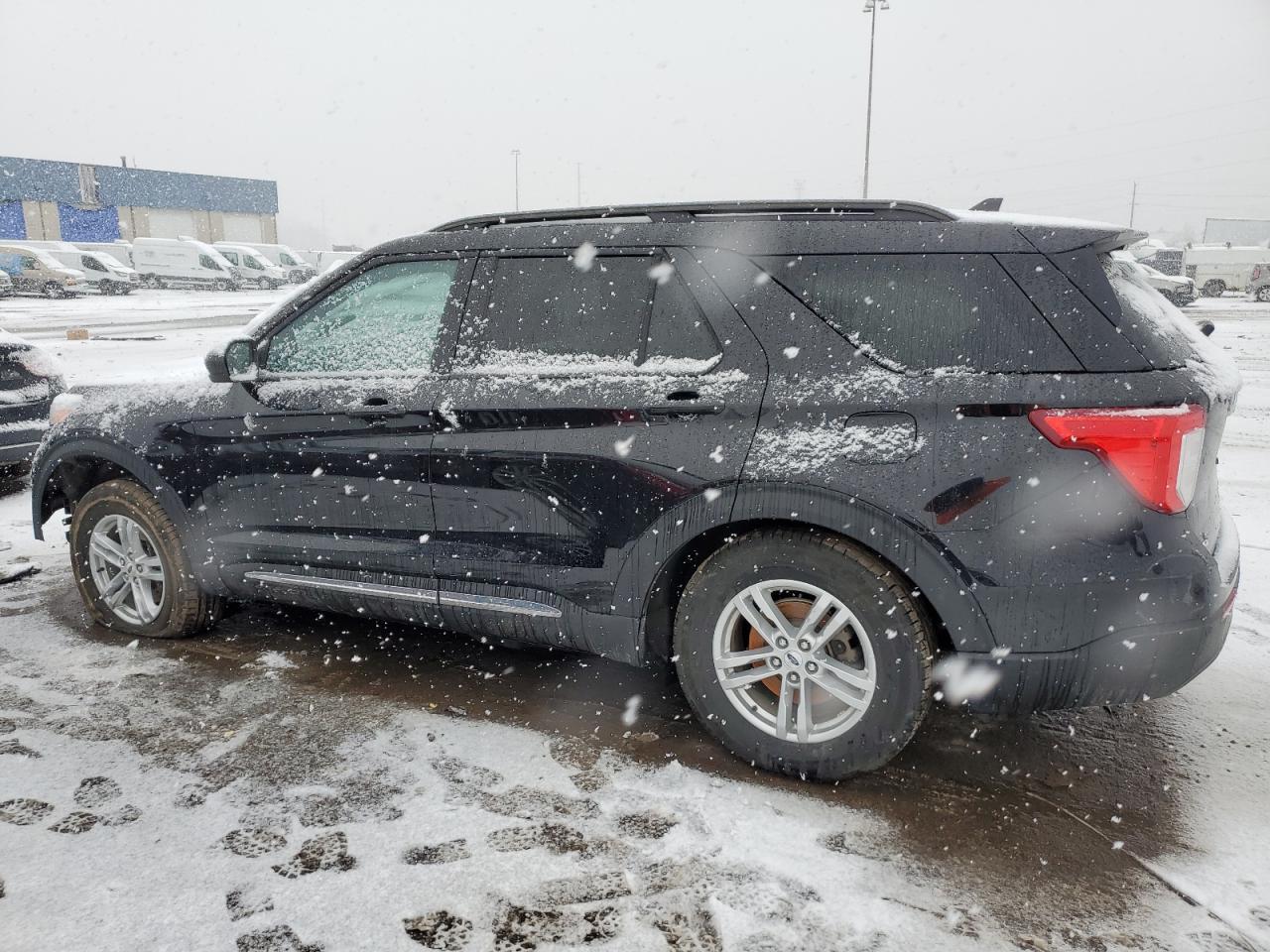 2022 FORD EXPLORER X - Фото 2