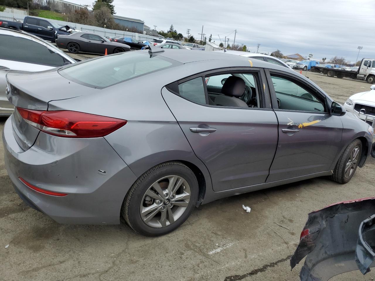 2018 HYUNDAI ELANTRA SE - Фото 3