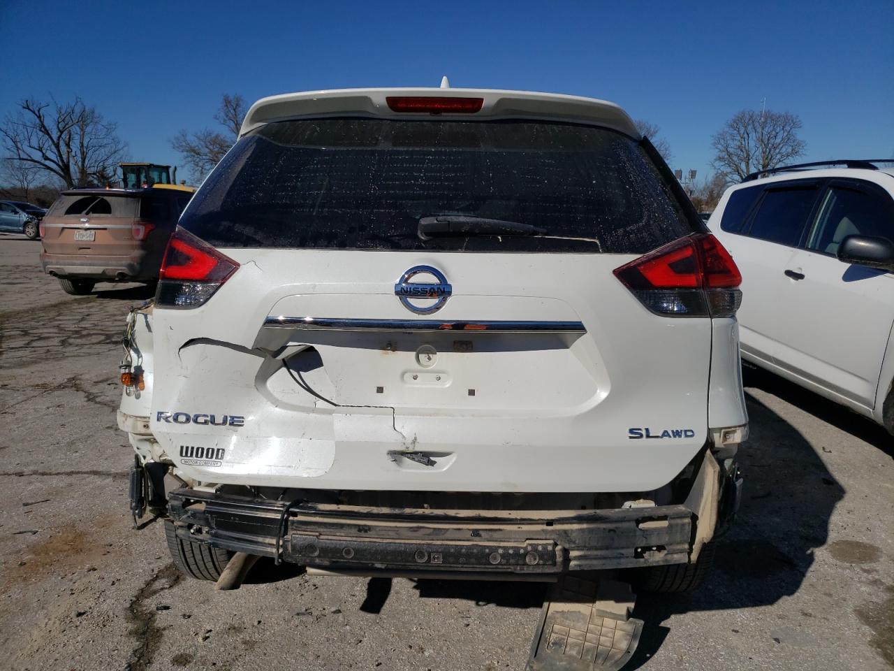 2017 NISSAN ROGUE SV - Фото 6