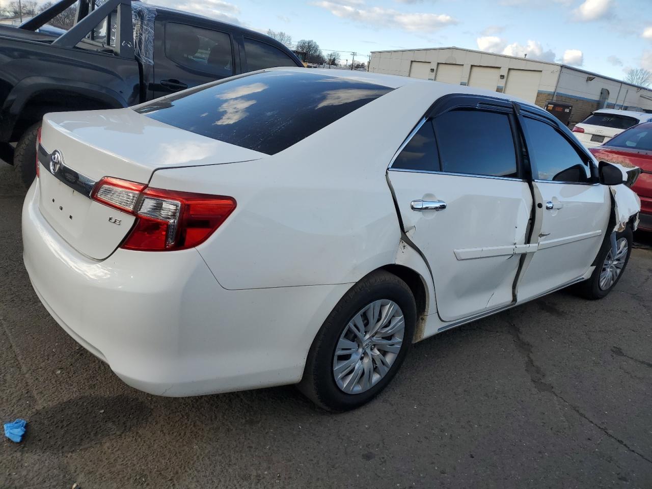 2014 TOYOTA CAMRY L - Image 3