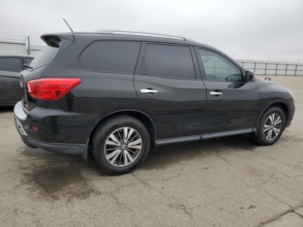 2017 NISSAN PATHFINDER - Image 3
