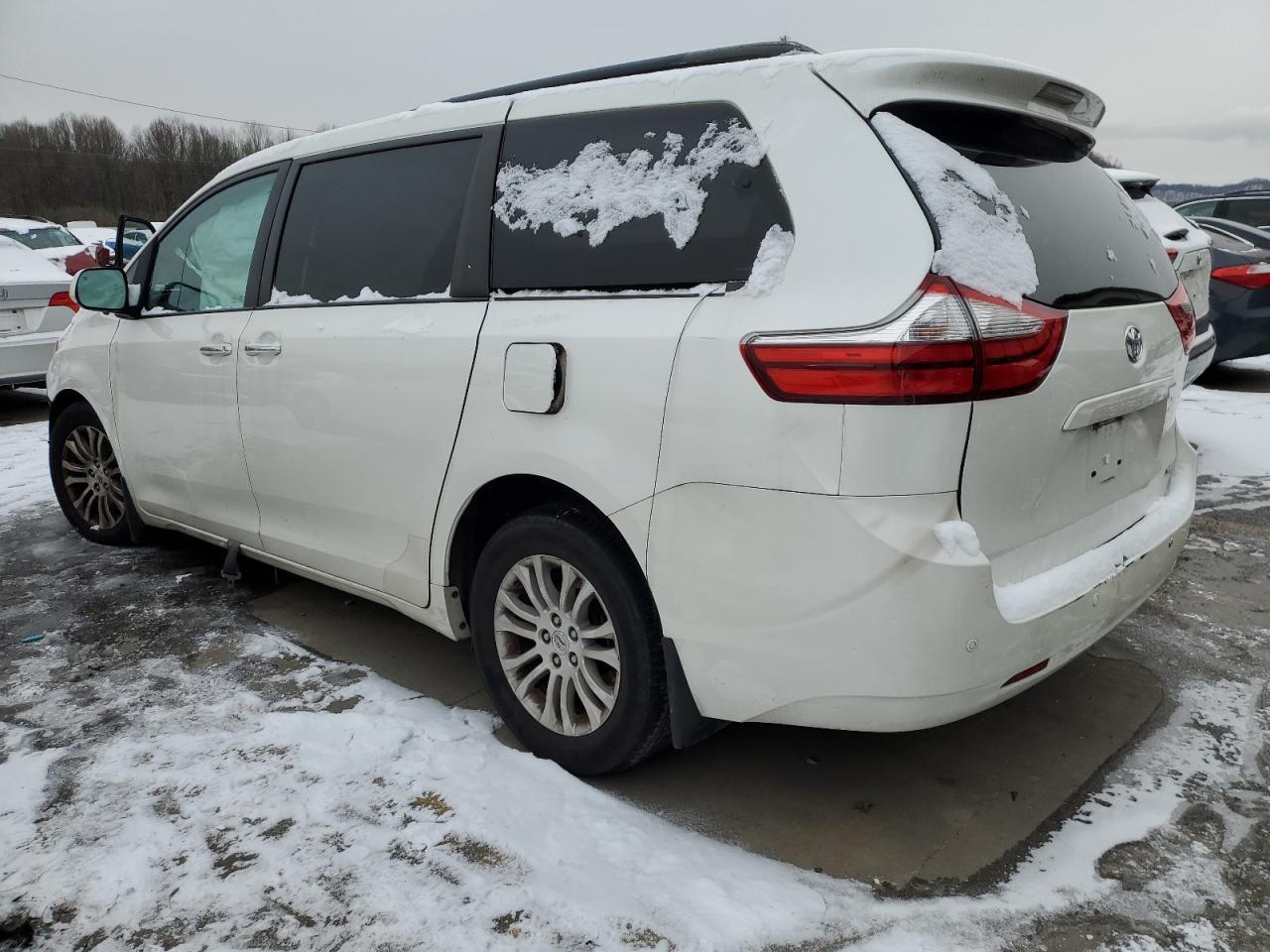 2015 TOYOTA SIENNA XLE - Фото 2