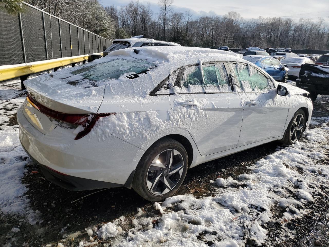 2023 HYUNDAI ELANTRA SE - Image 3