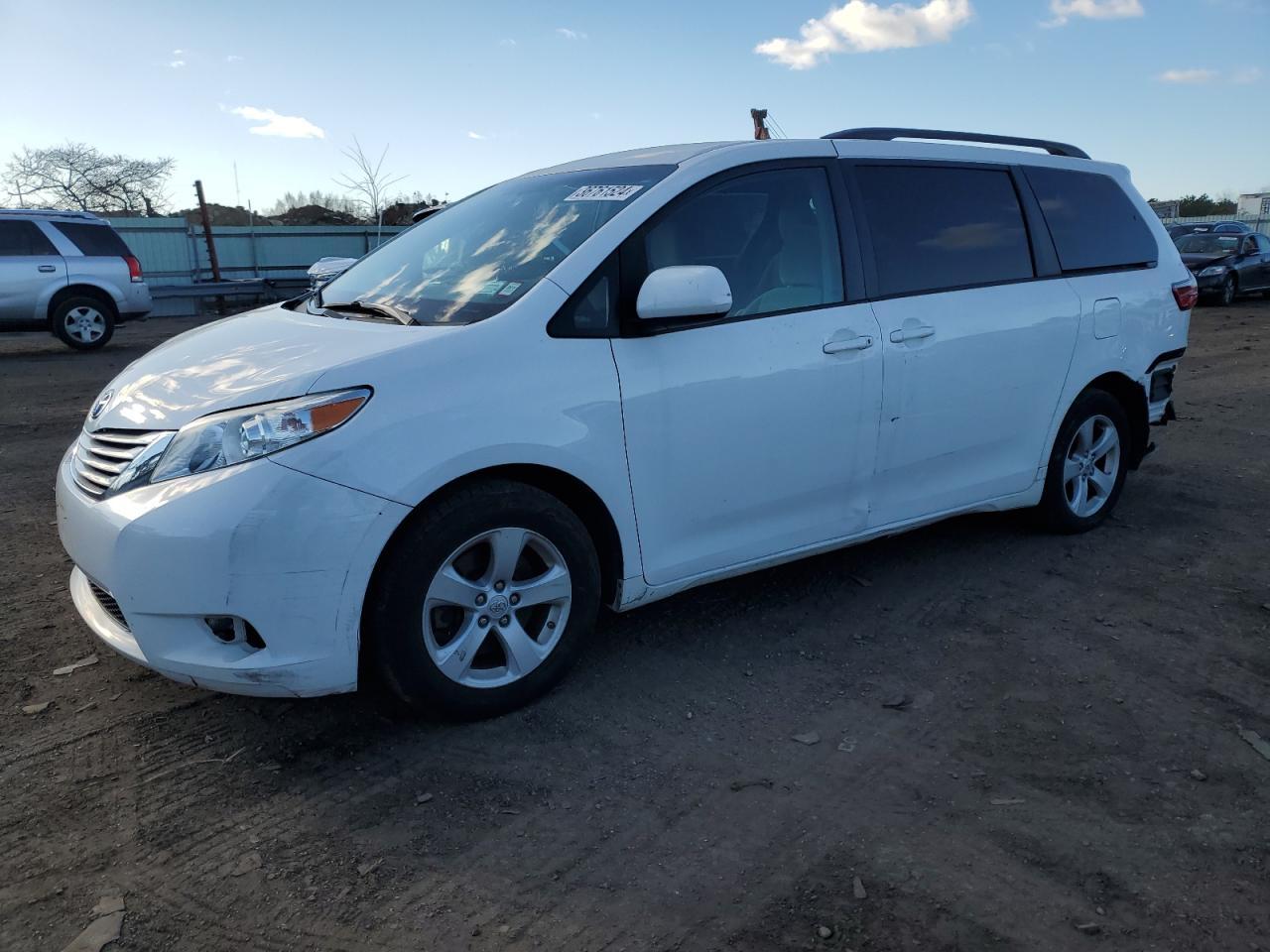 2017 TOYOTA SIENNA LE car image