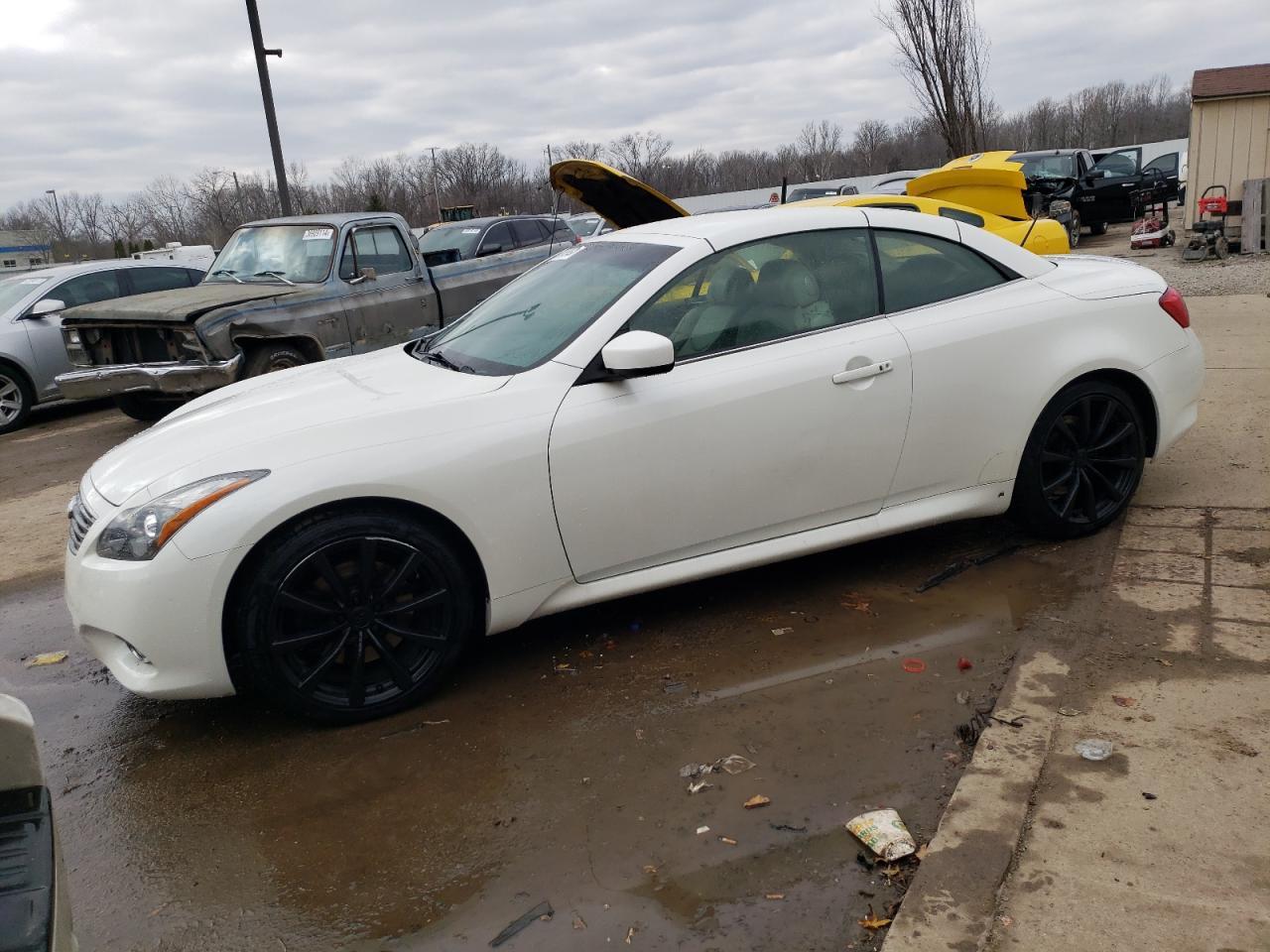 2015 INFINITI Q60 BASE car image