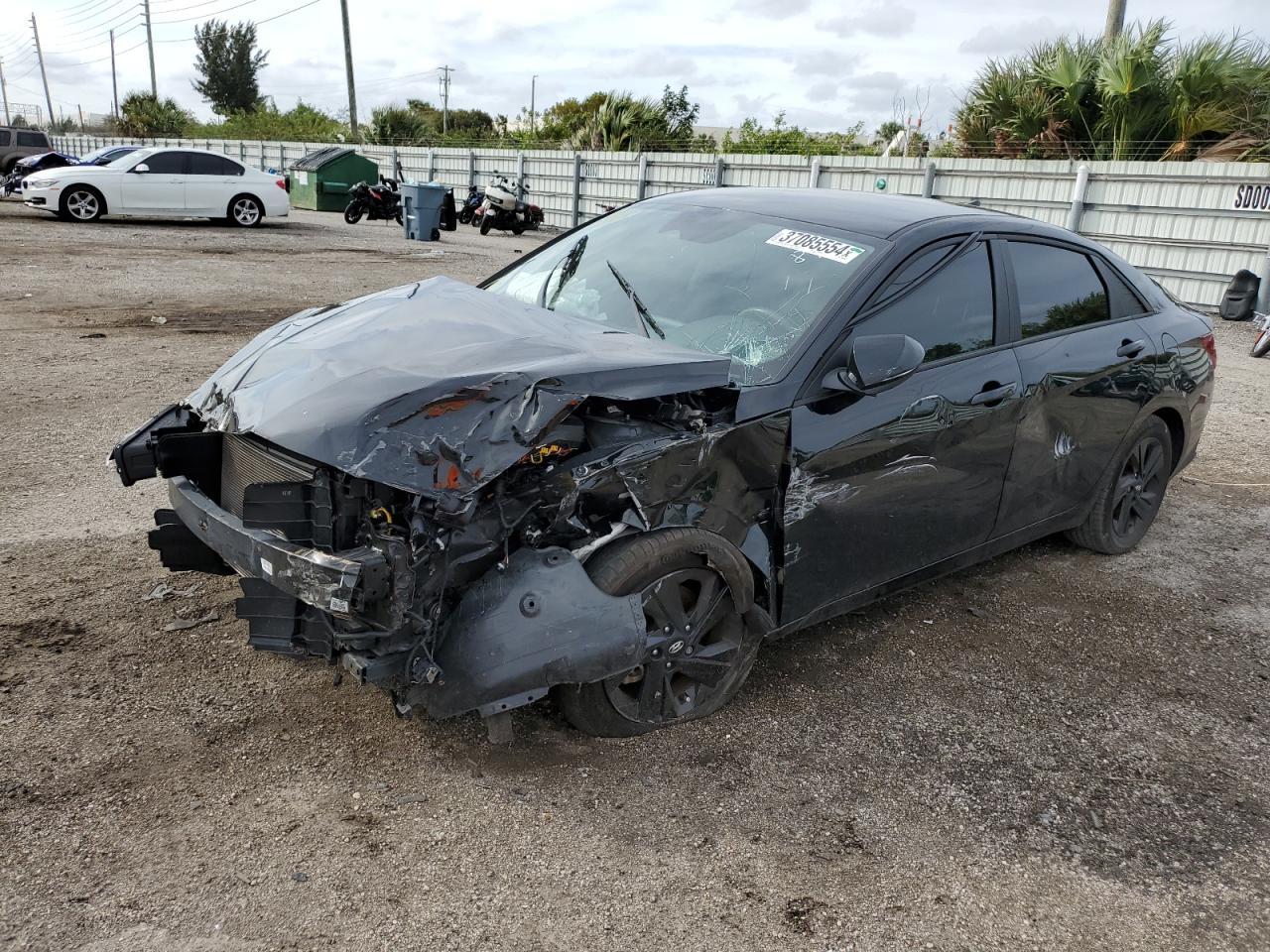 2023 HYUNDAI ELANTRA SE