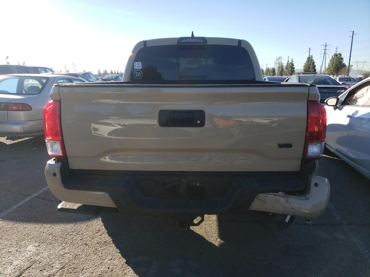 2017 TOYOTA TACOMA DOU - Фото 6