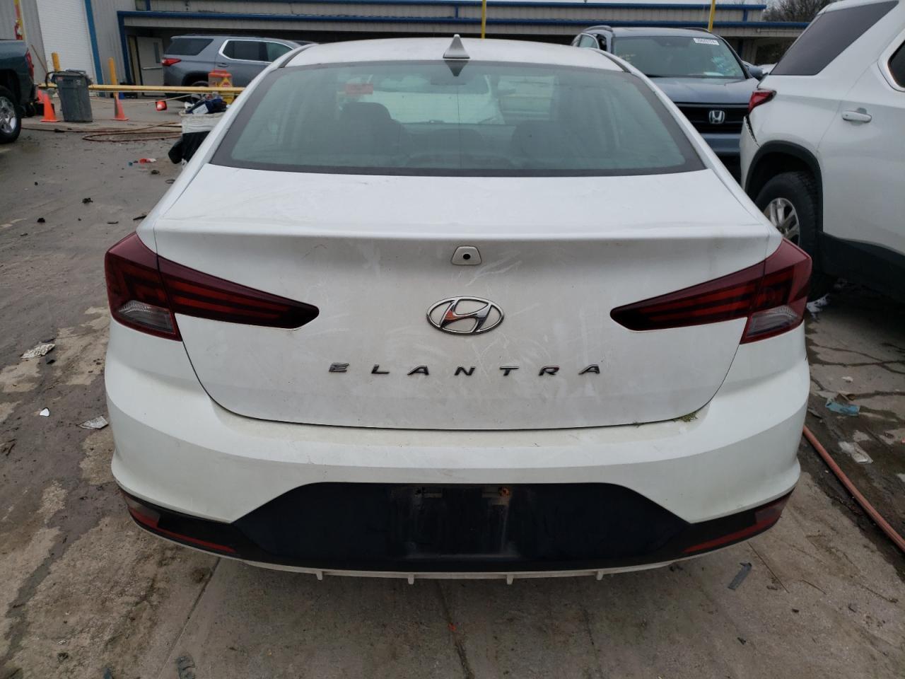 2019 HYUNDAI ELANTRA SE - Image 6