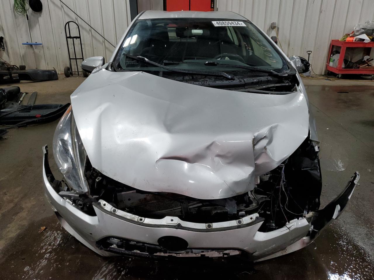 2015 TOYOTA PRIUS C - Фото 5
