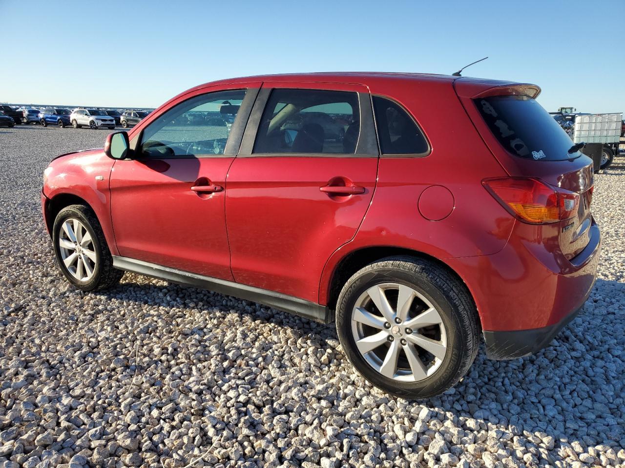 2015 MITSUBISHI OUTLANDER - Image 2