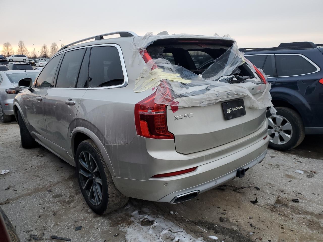 2016 VOLVO XC90 T6 - Image 2