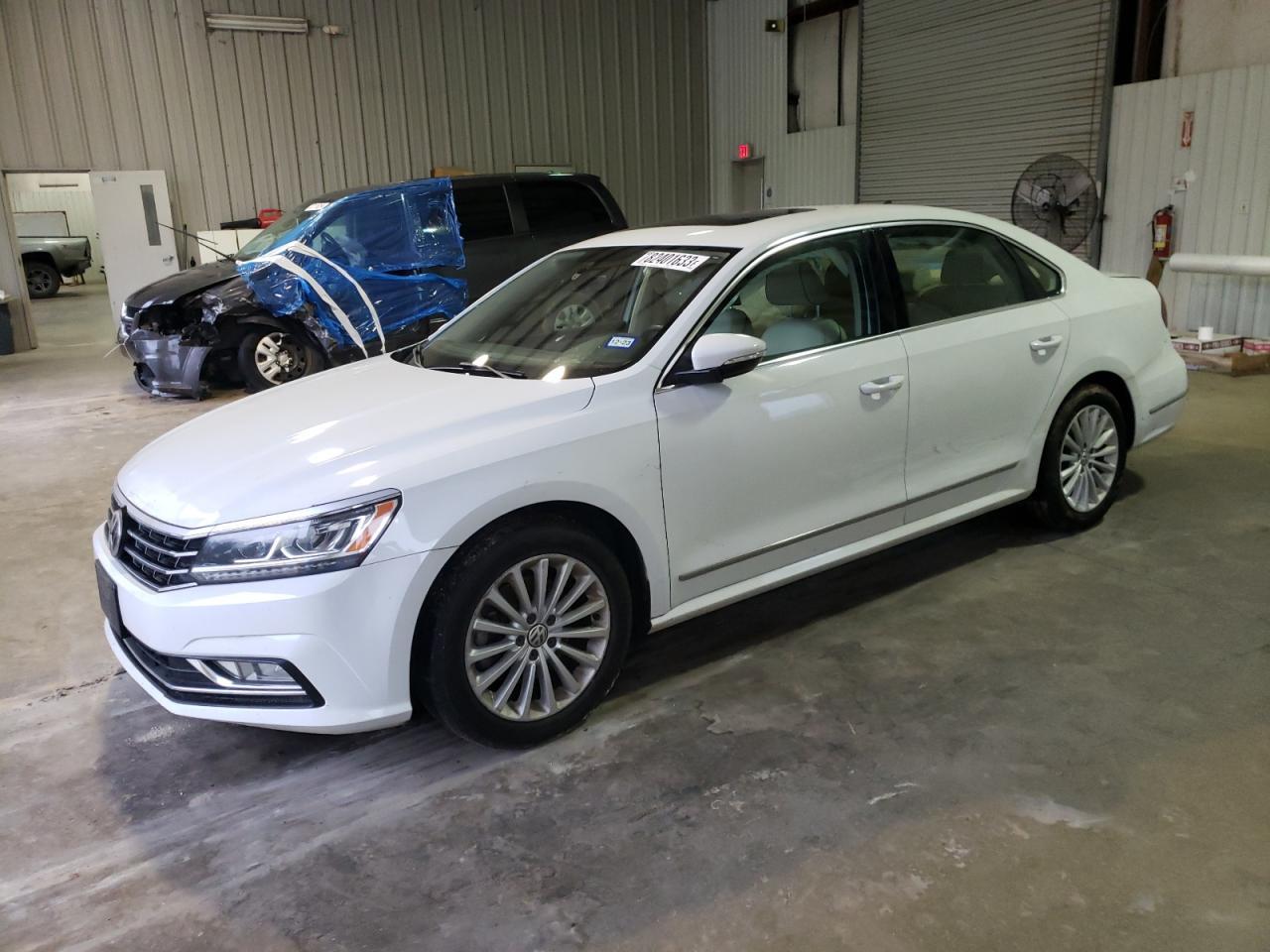 2017 VOLKSWAGEN PASSAT SE car image