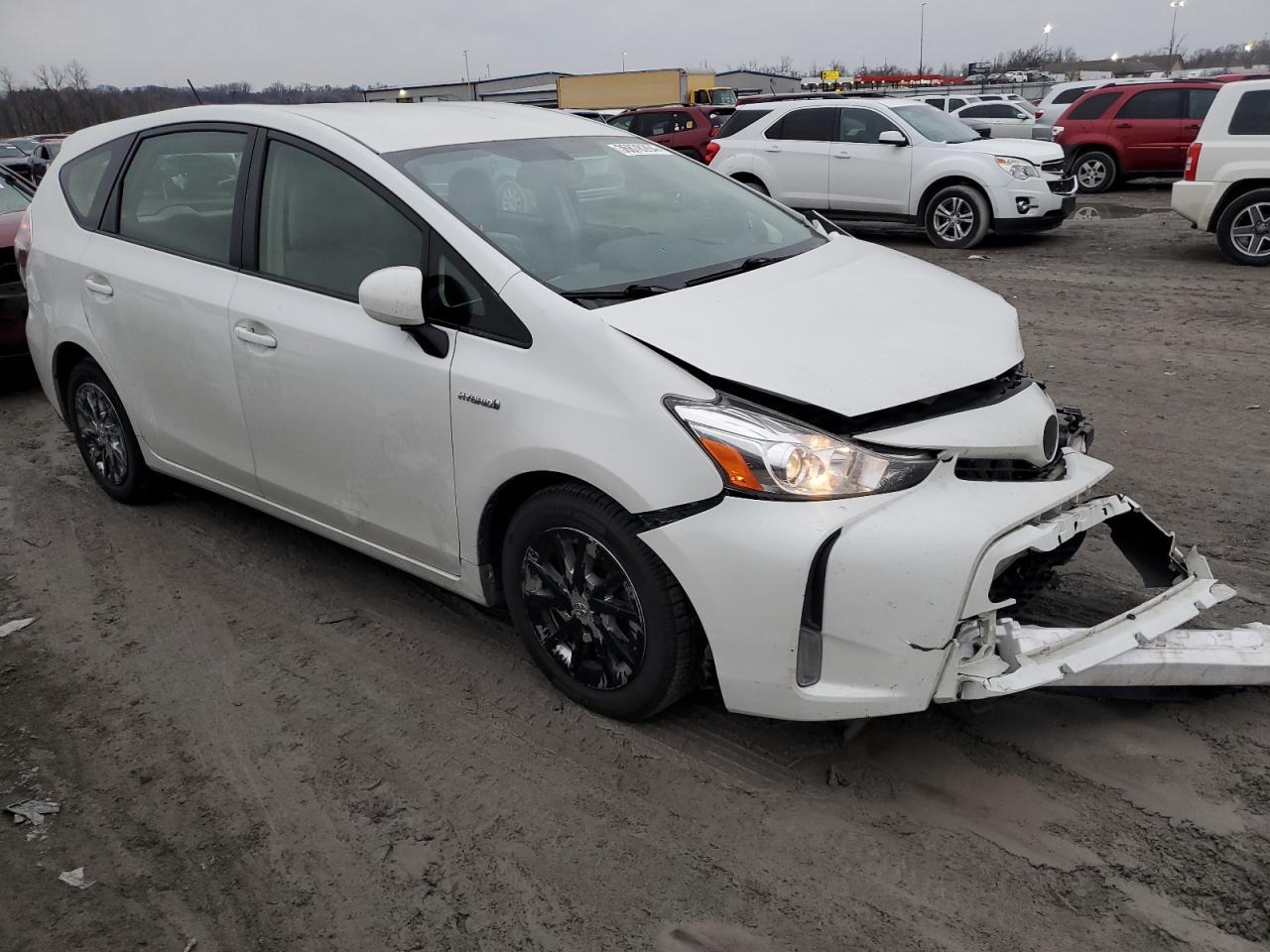 2017 TOYOTA PRIUS V - Фото 4