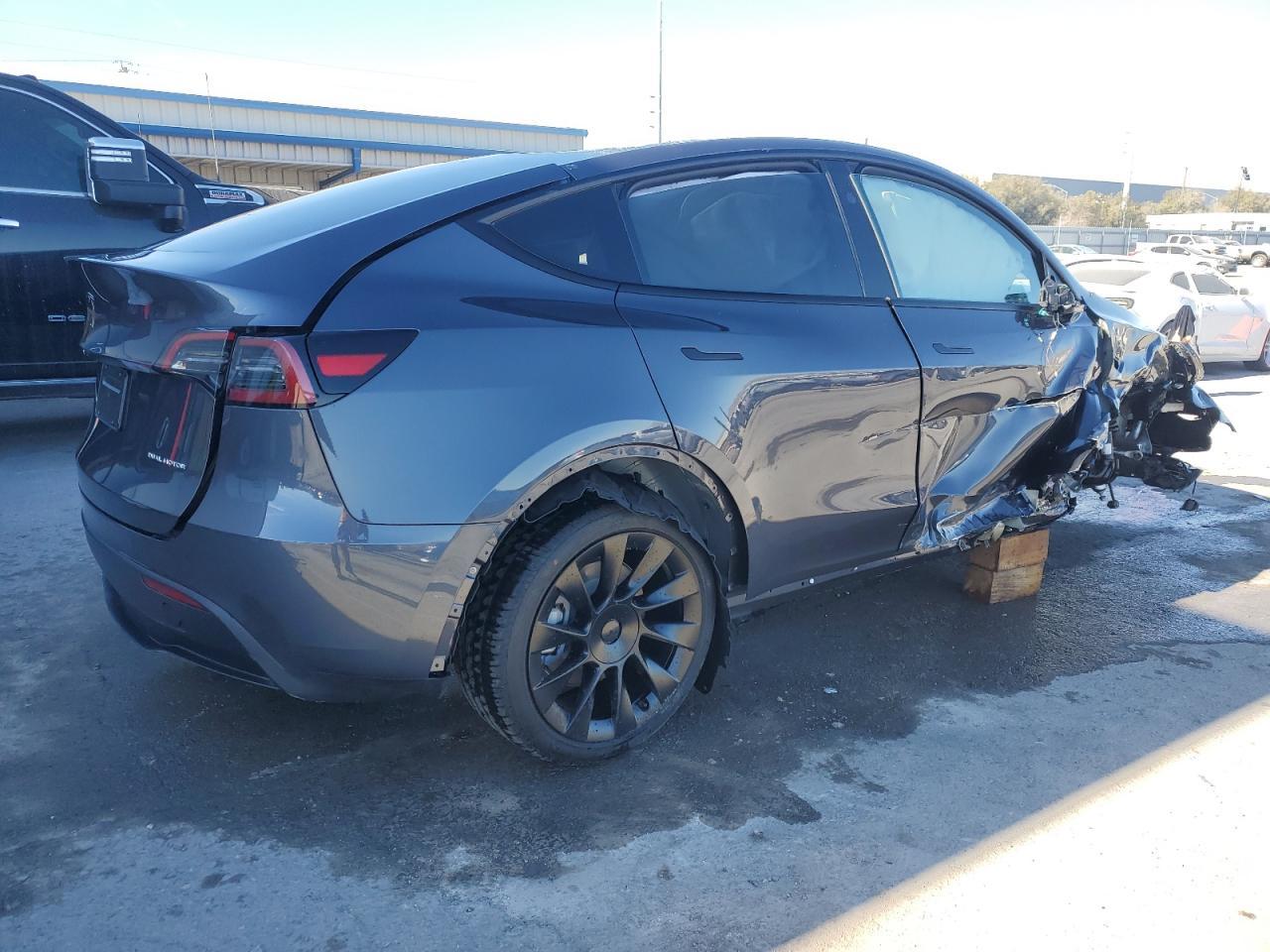 2023 TESLA MODEL Y - Фото 3