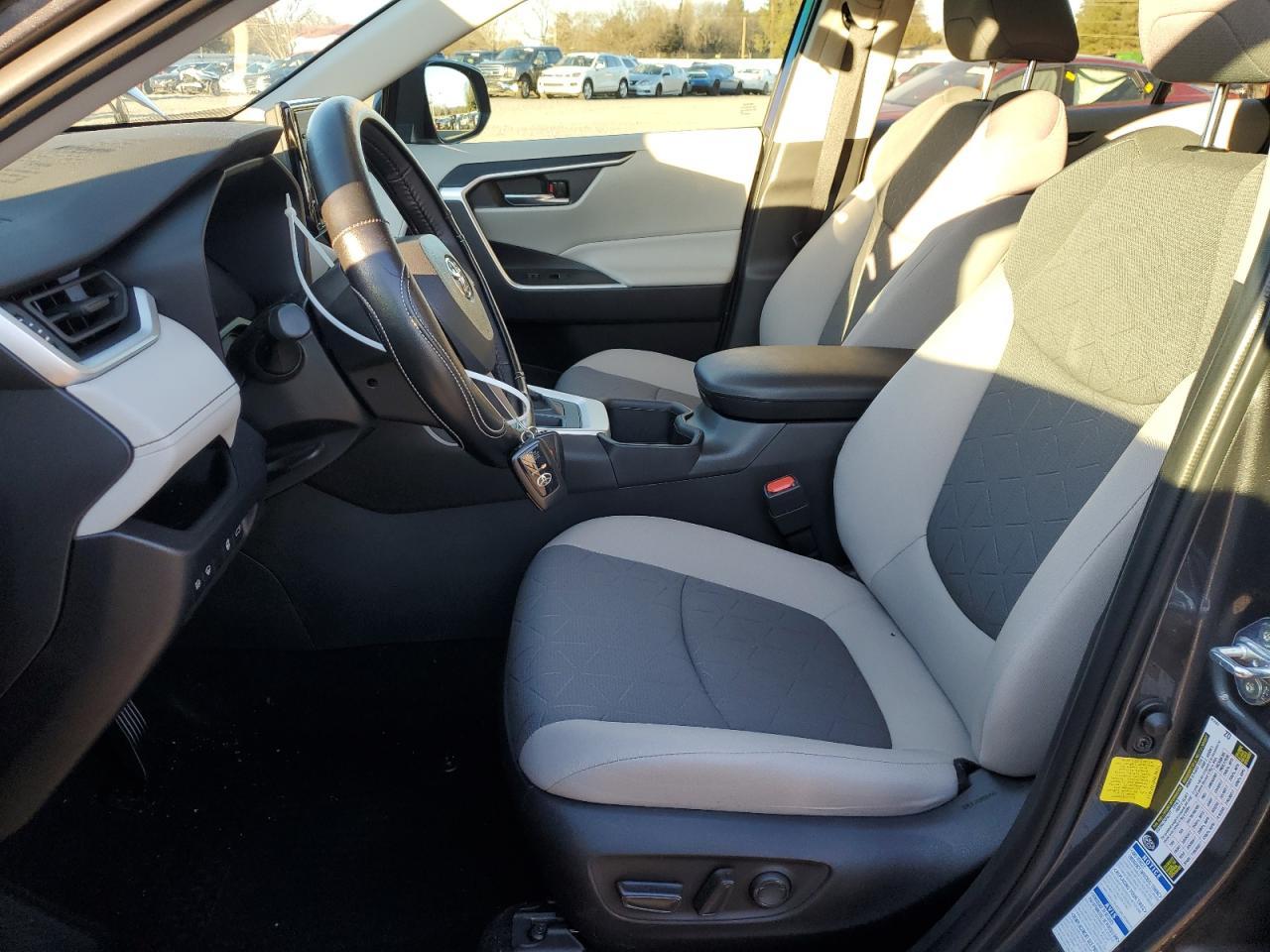 2022 TOYOTA RAV4 XLE - Фото 7