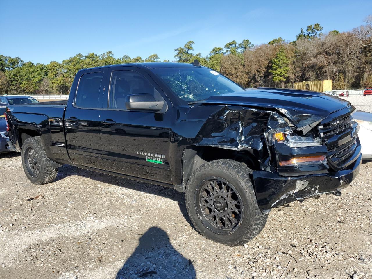 2017 CHEVROLET SILVERADO - Image 4