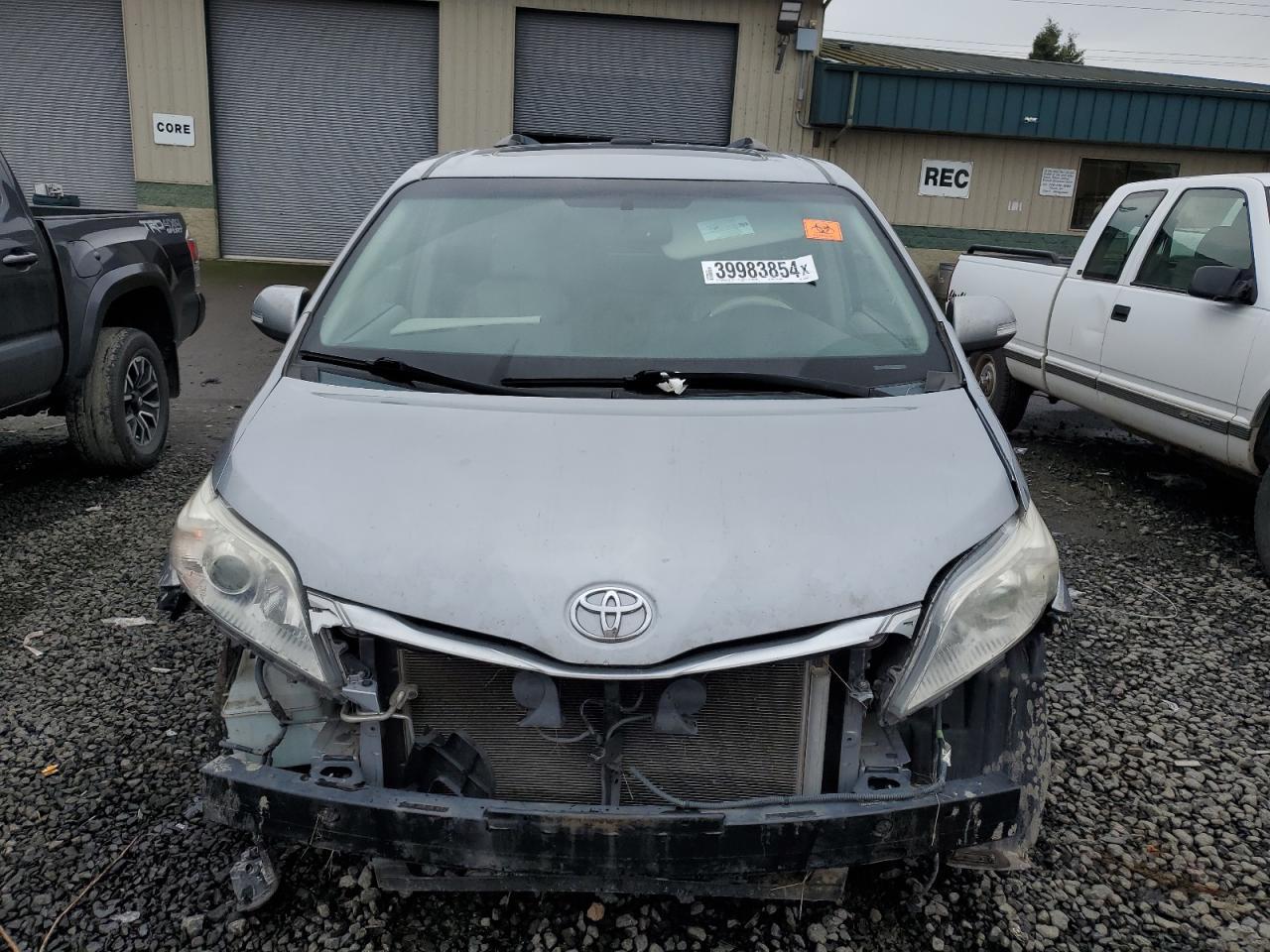 2013 TOYOTA SIENNA XLE - Фото 5