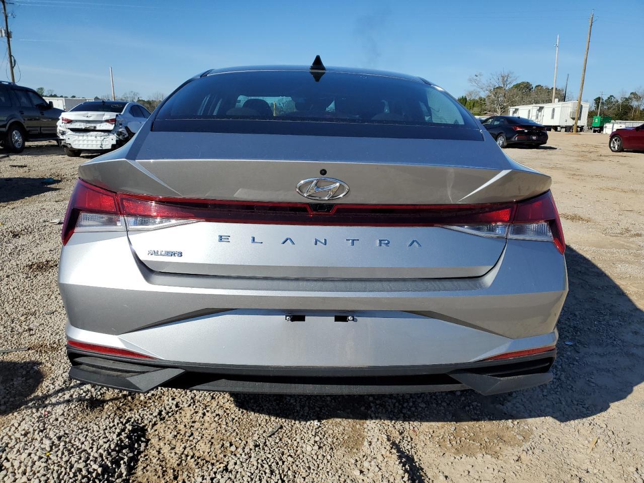 2023 HYUNDAI ELANTRA SE - Фото 6
