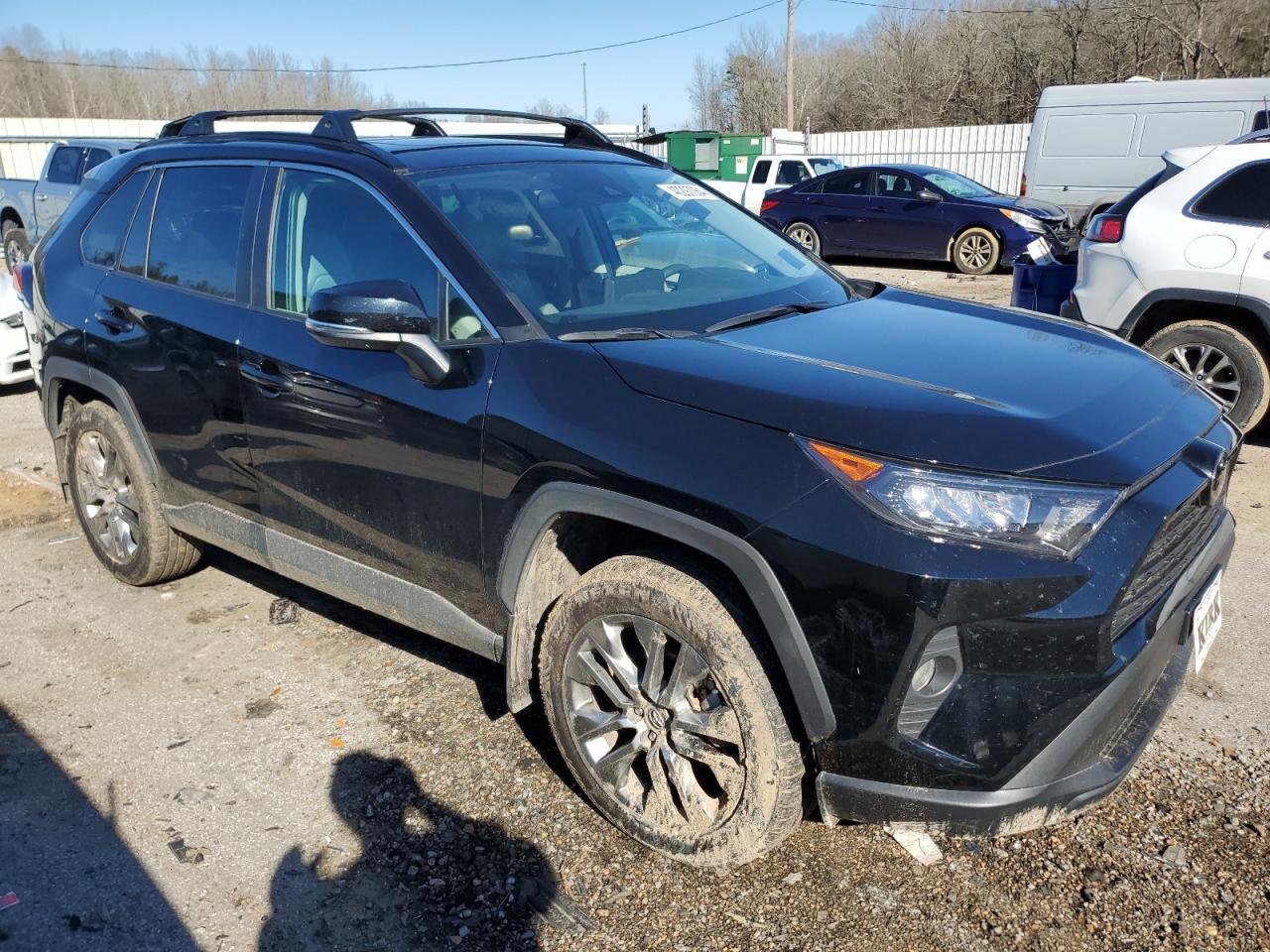 2019 TOYOTA RAV4 XLE P - Фото 4