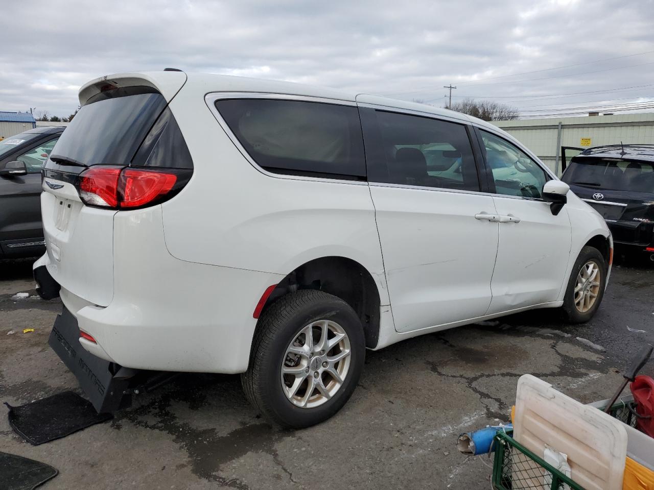 2022 CHRYSLER VOYAGER LX - Фото 3