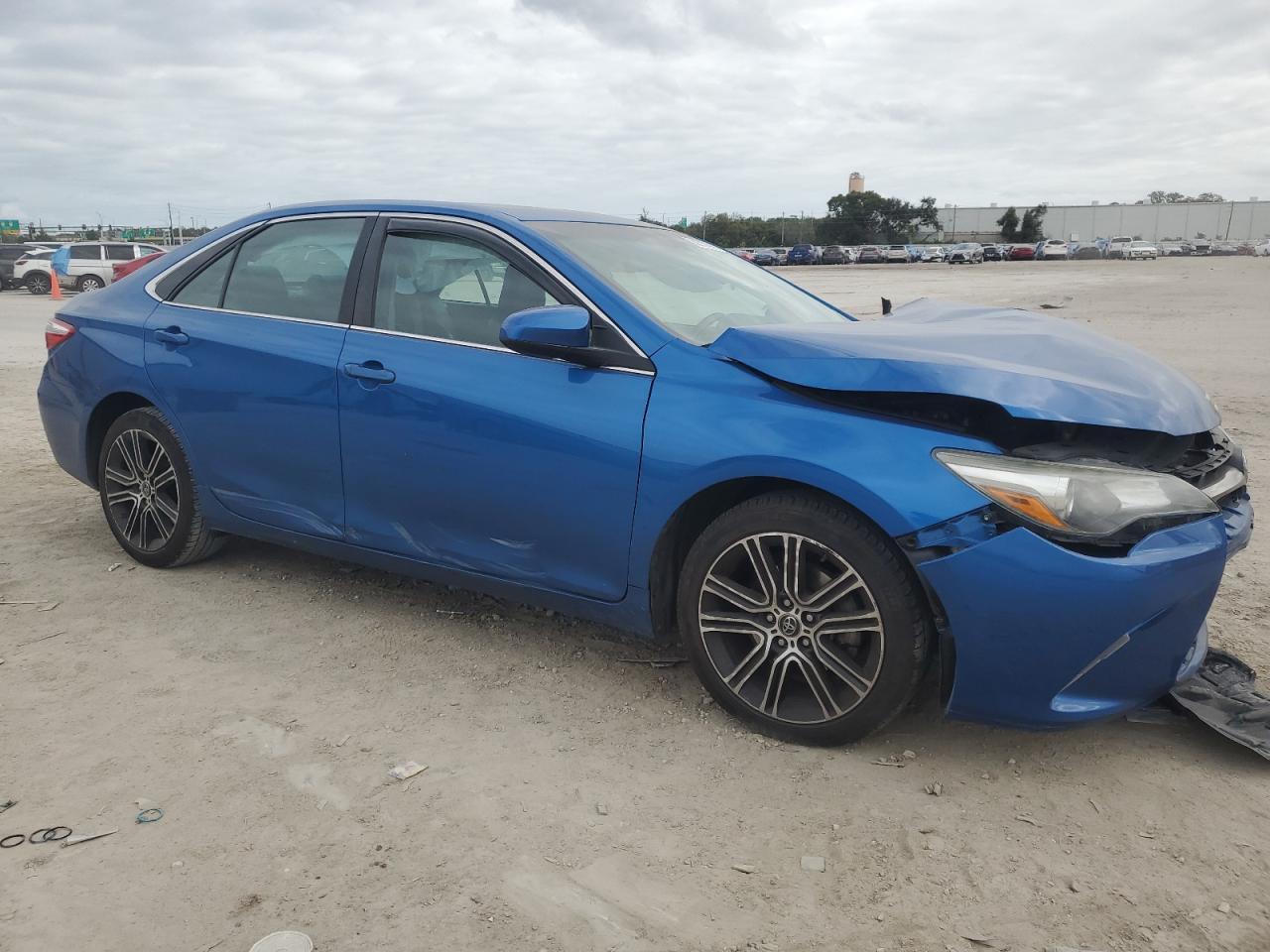 2016 TOYOTA CAMRY LE - Фото 4