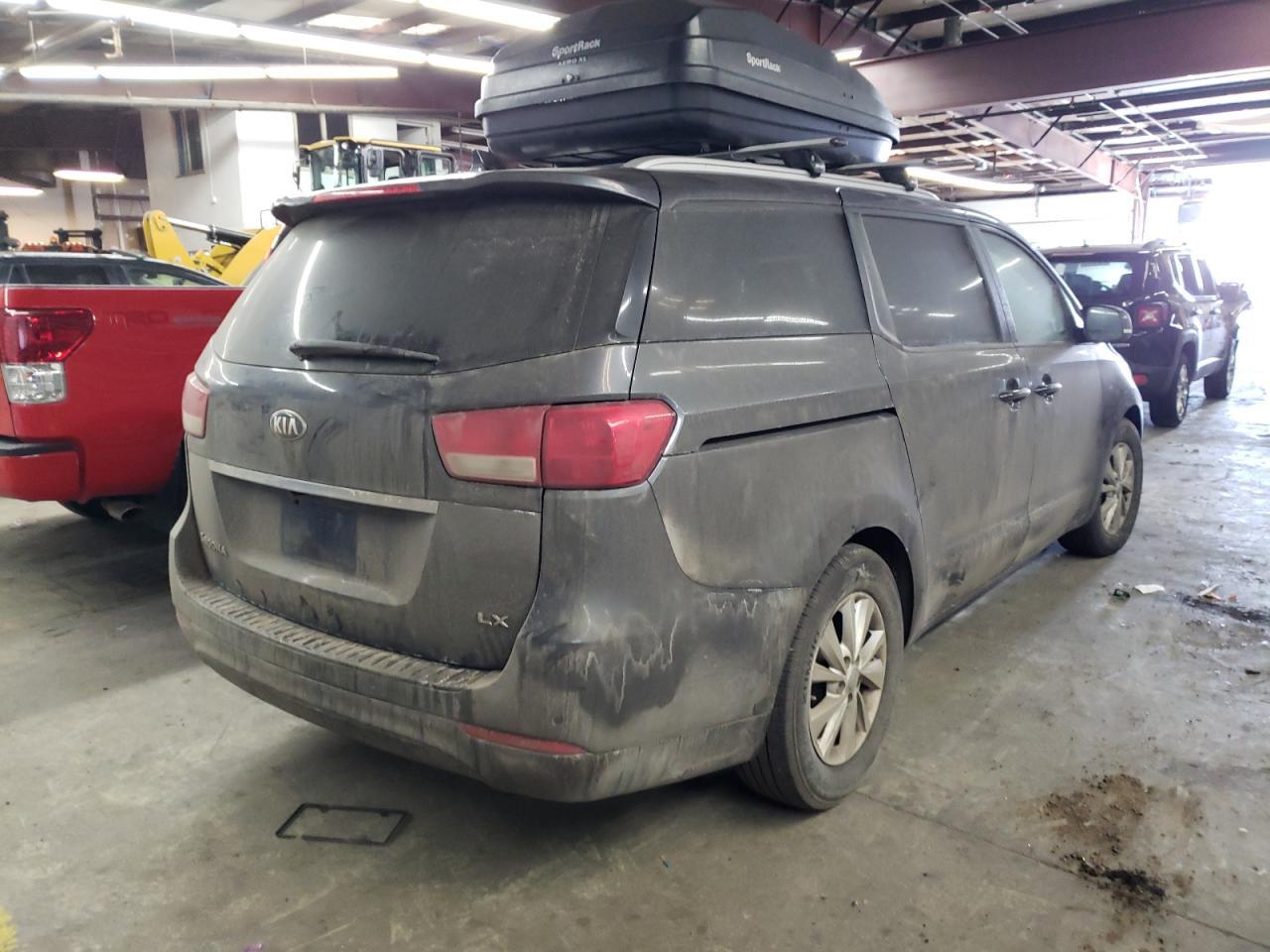 2017 KIA SEDONA LX - Image 3