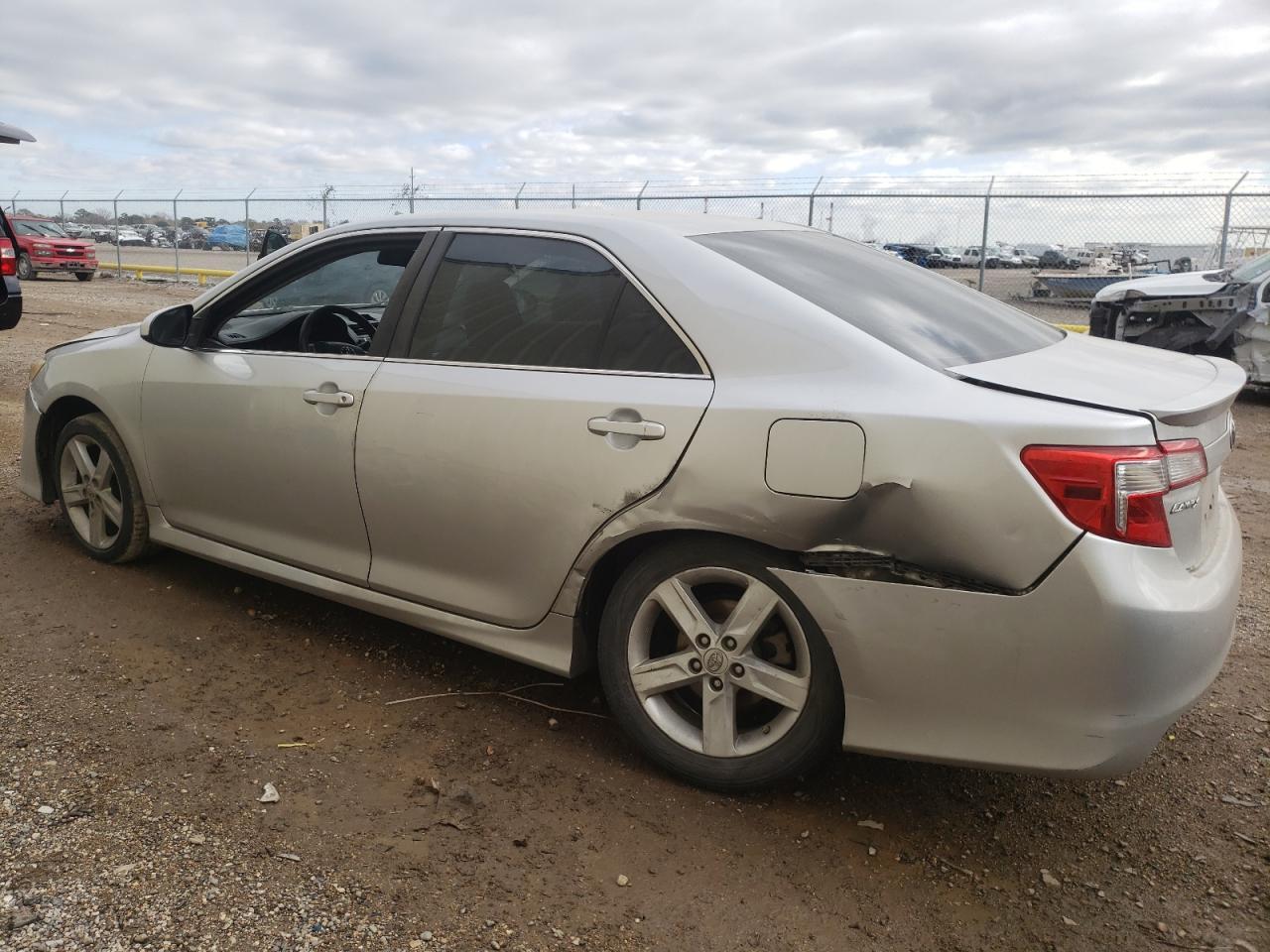 2013 TOYOTA CAMRY L - Фото 2